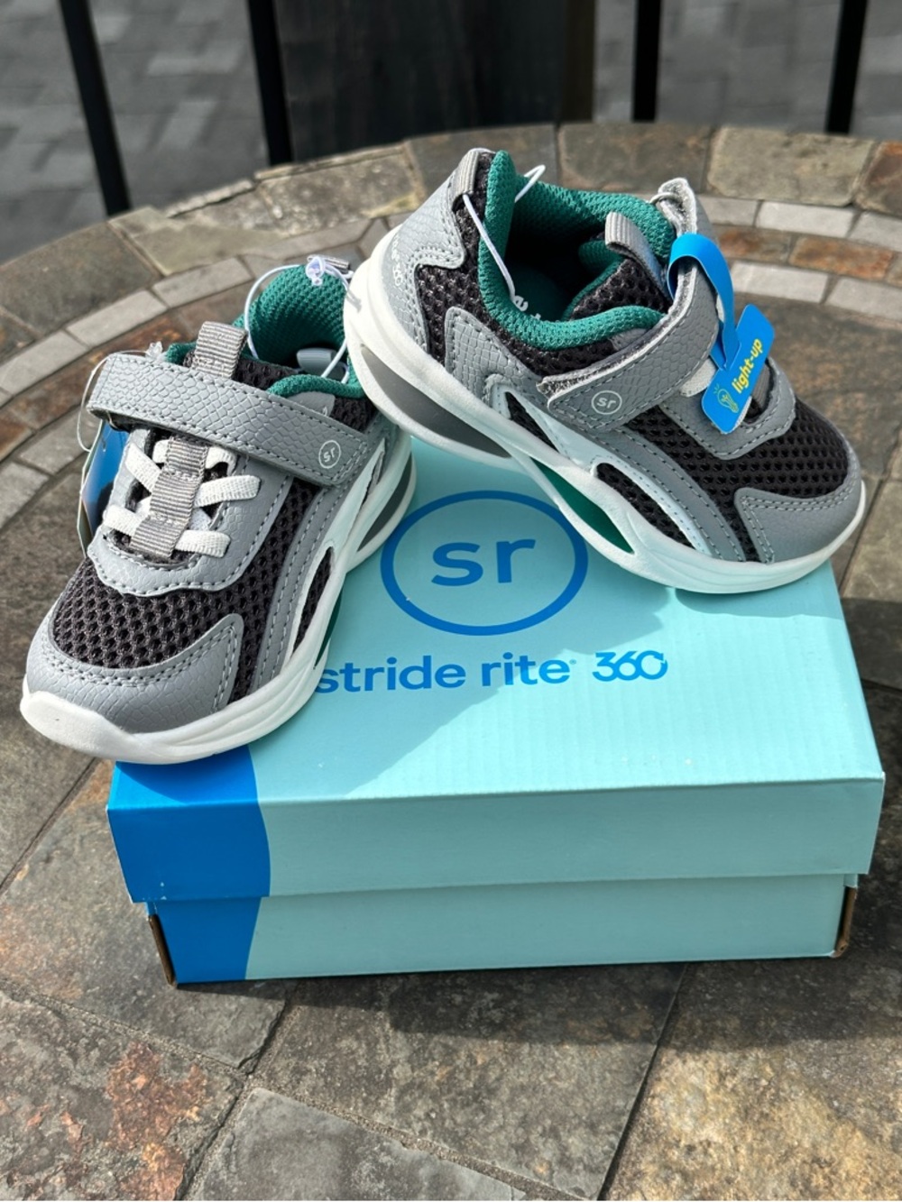 Stride Rite Little Kids Light Up Sneakers (Grey Green) Toddler Youth 5K | 6K NEW